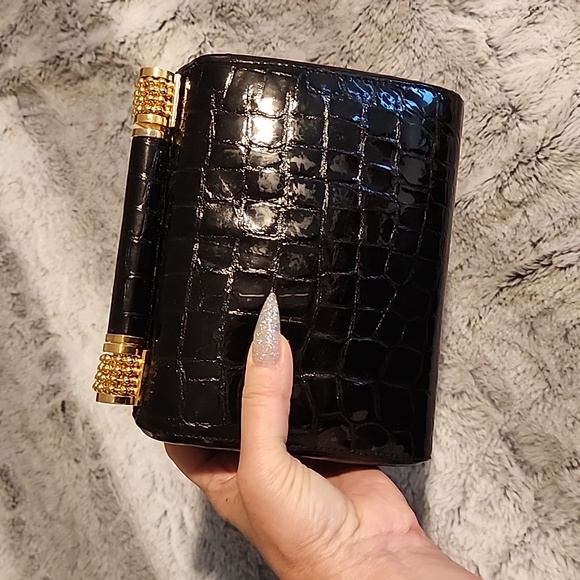 VINTAGE PANTERA BLACK PATENT LEATHER CLUTCH WITH GOLD HARDWARE - Picture 12 of 15